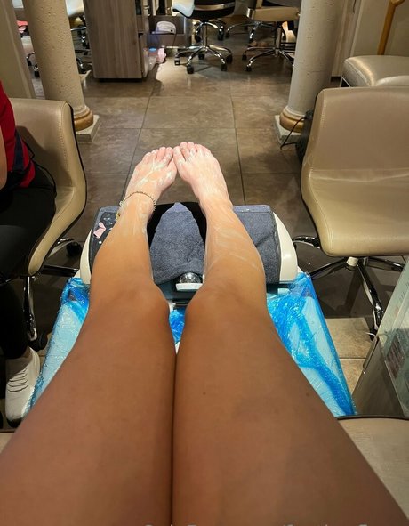 featherflows adult model galleries