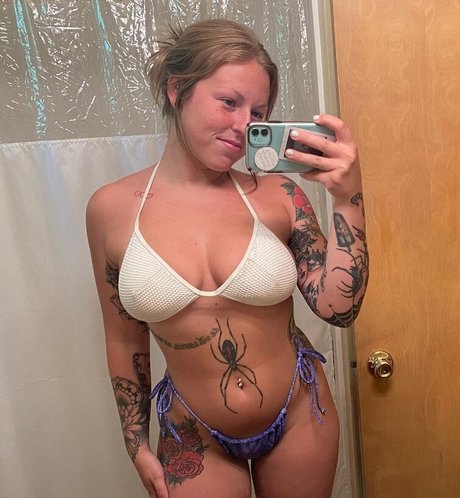 Kayla Heintz model art img