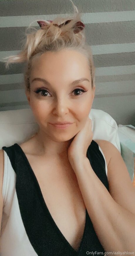 aaliyahlove pornstar perfect photos