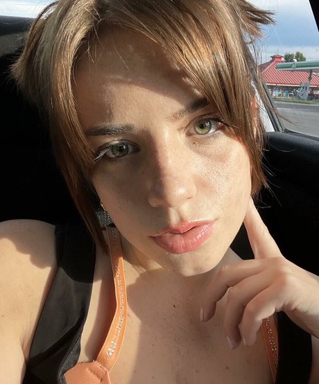 Haley Z naked model photos