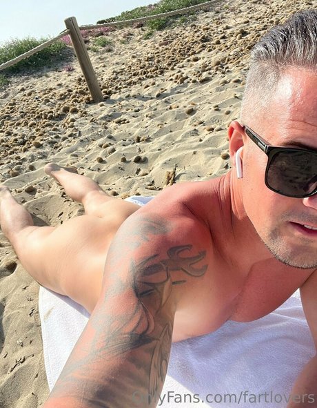 fartlovers naked model pictures