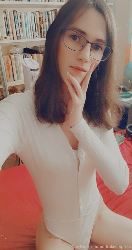 mudcakeempress model naked picture