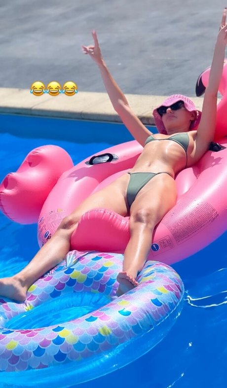 flat chested onlyfans pornos images