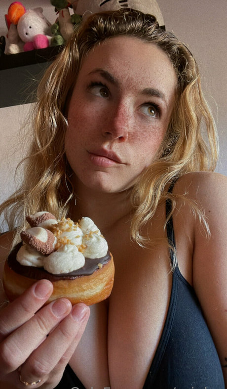 arialuz model pretty photo