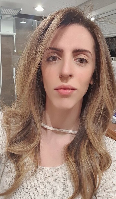 newivy cb erotic model image