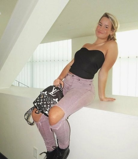 finallylegal18 nudes model pics