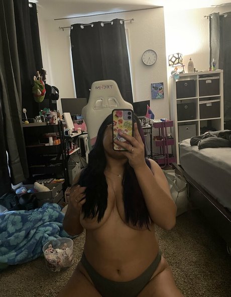 geekie boos model nude image