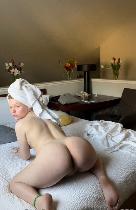 baybiekay333 adult model picture