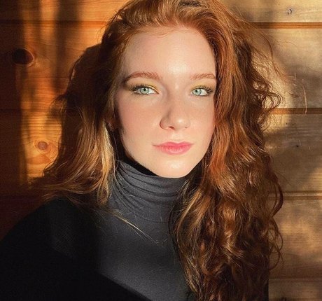 Annalise Basso beautiful model pic