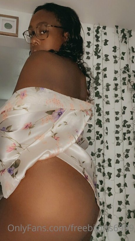 freebigtits6999 model xxx pic