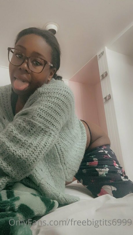 freebigtits6999 model exclusive pictures