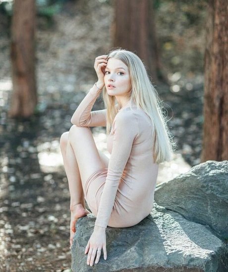 Lili Johansson model free image