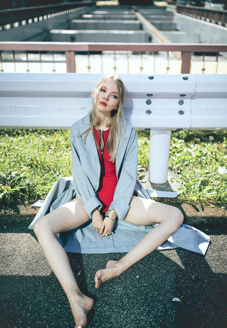 Lili Johansson adult model image