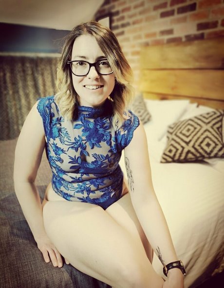 waitress onlyfans exclusive image