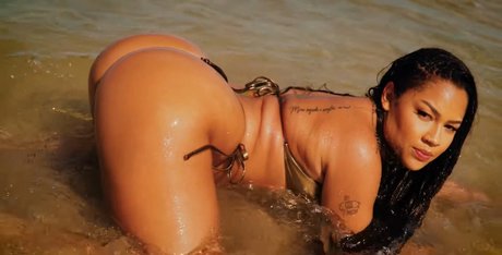 Vitoria Kelly pretty pornstar img