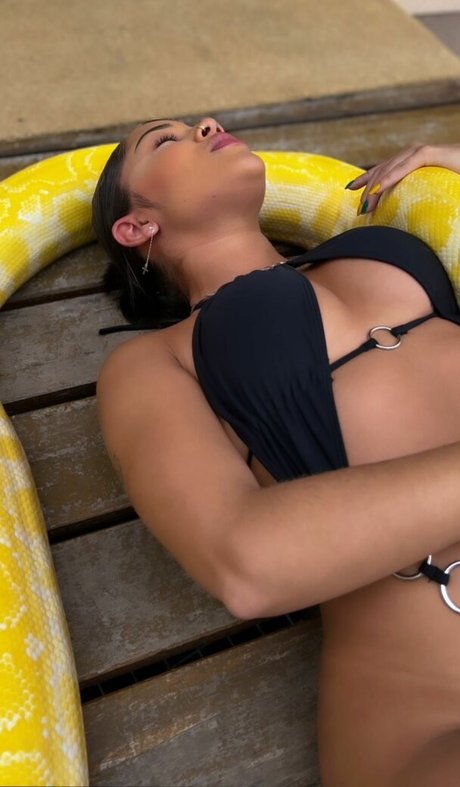 Vitoria Kelly pornstar sexy photo