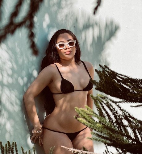 Vitoria Kelly pornstar erotic images