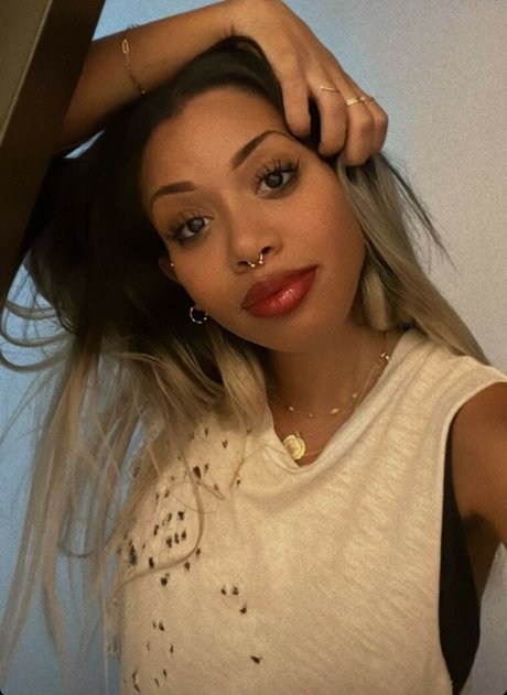 Ericka Bozeman art model pictures