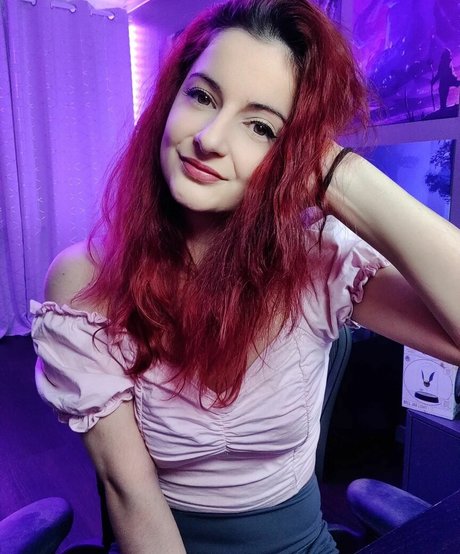 AnnieFuchsia Profile Photo