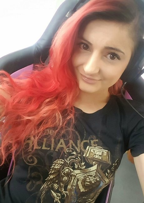 AnnieFuchsia star top gallery