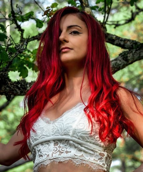 AnnieFuchsia pornstar hot photos