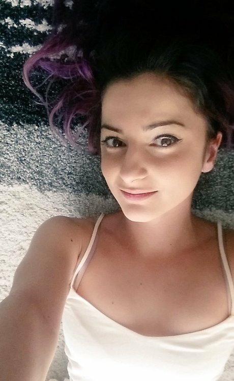 AnnieFuchsia model best pics