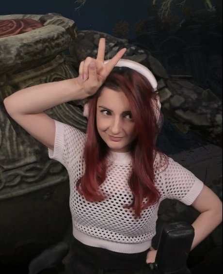 AnnieFuchsia model exclusive pictures