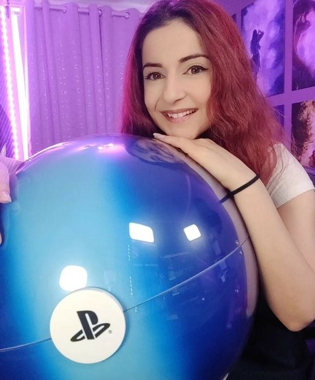 AnnieFuchsia star perfect pic