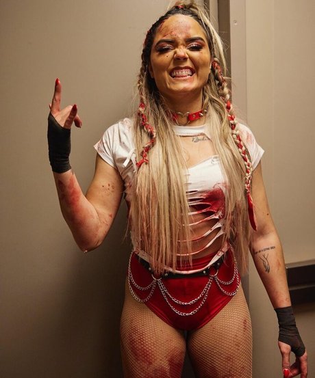 Tay Conti nude model images