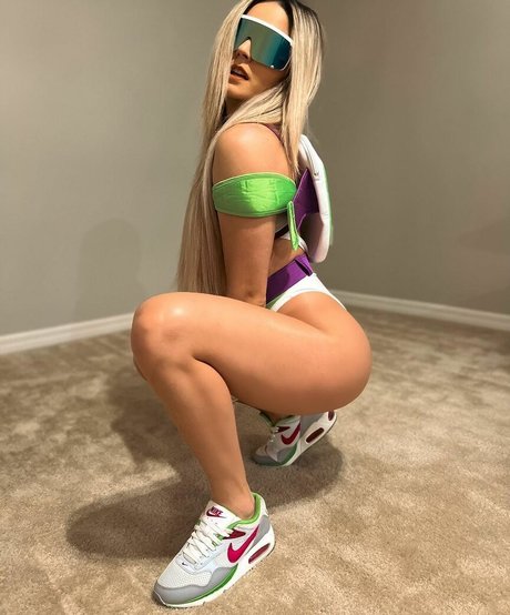 Tay Conti top star img