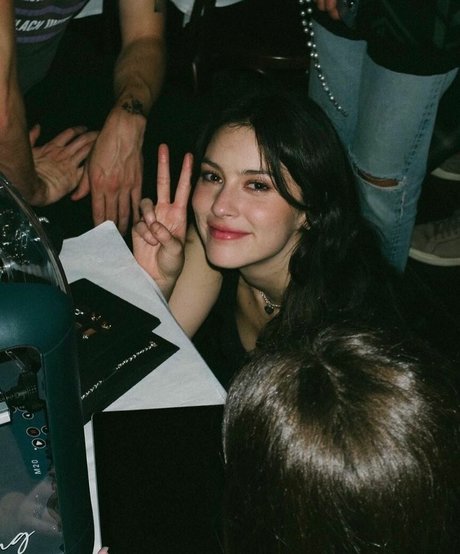 Gracie Abrams model hot pics