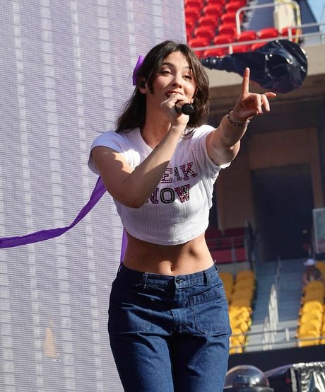 Gracie Abrams model top photos