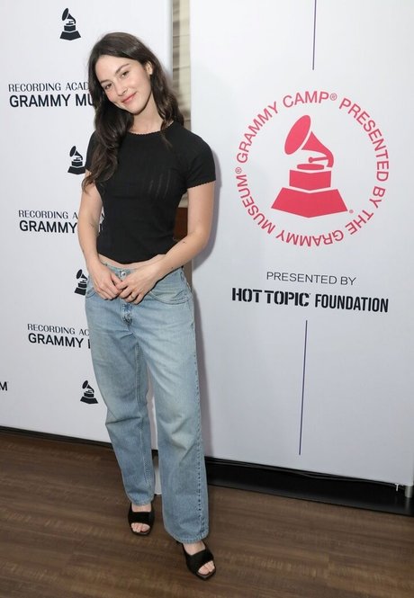 Gracie Abrams star sex galleries