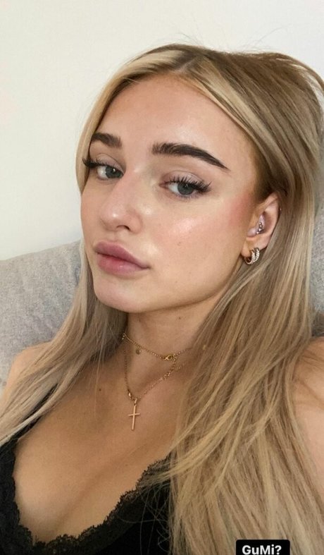 HoneyPuu pornstar sexy photo