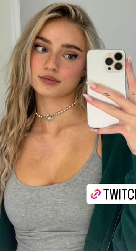 HoneyPuu erotic model images