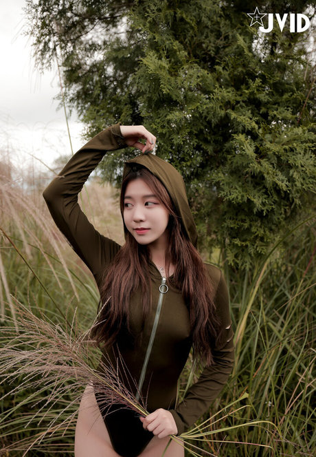 caroline jvid exclusive model photo