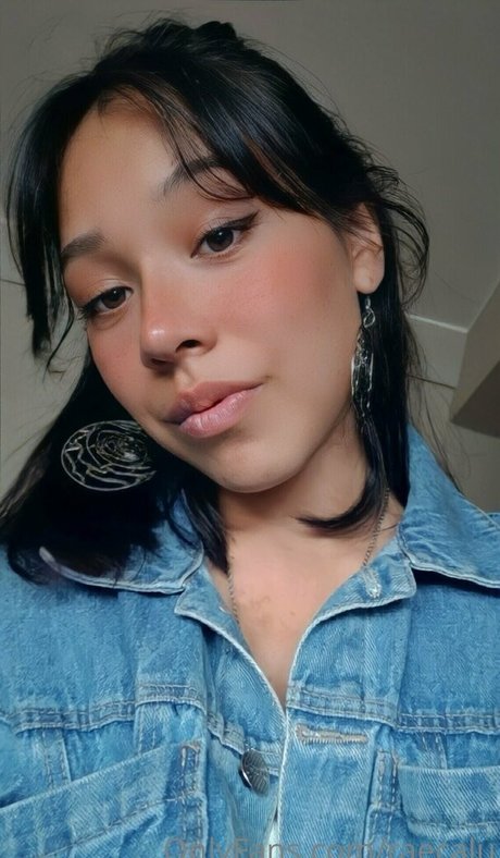 raecalu pornographic model pictures