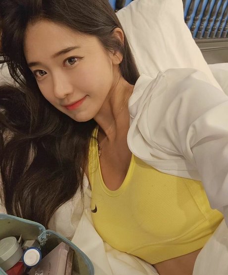 jinnytty star naked pic