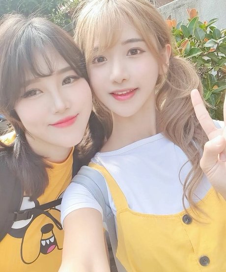 jinnytty star hot pictures