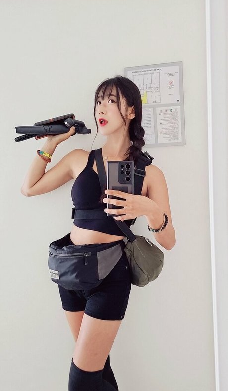 jinnytty nude pornstar photos