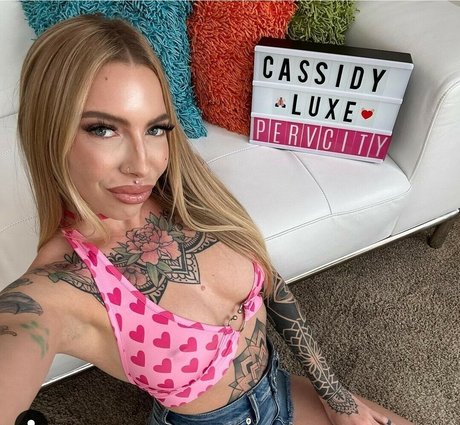 Cassidy Luxe nude model pic