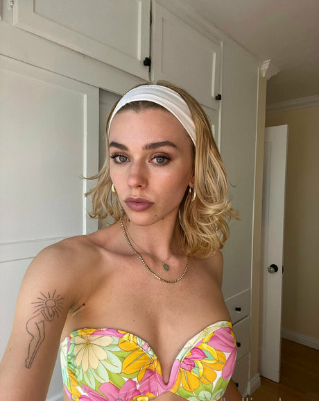 halli n lover hot actress galleries