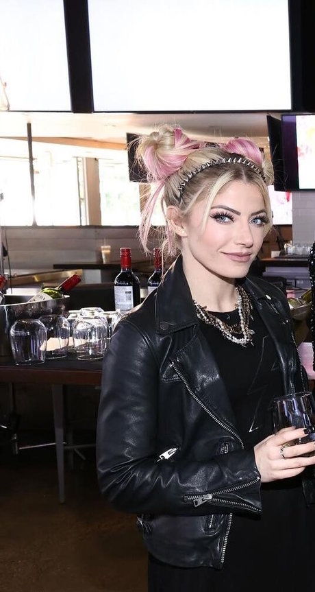 Alexa Bliss pornstar nude images