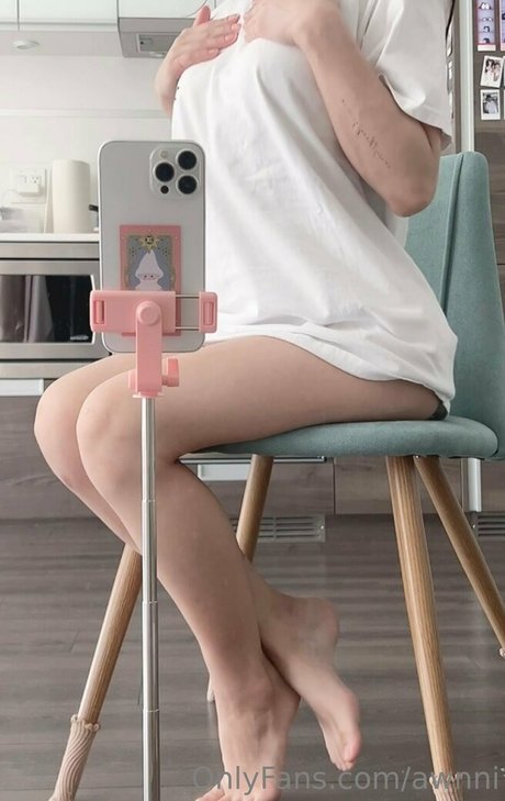 awnni sexy model img