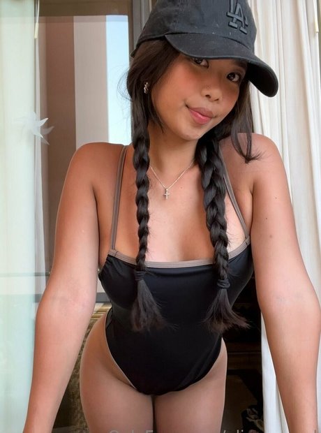 AlisonAngel naked model photo