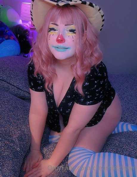 Creamieclown naked model images