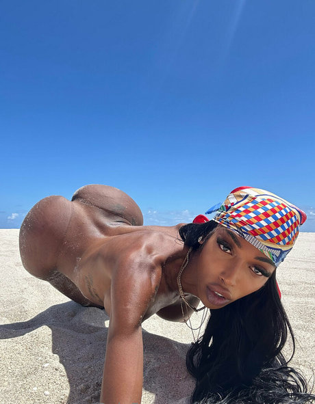 Baggyaltiffxxx star pornographic images