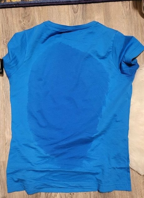 claracosmiafree model top image