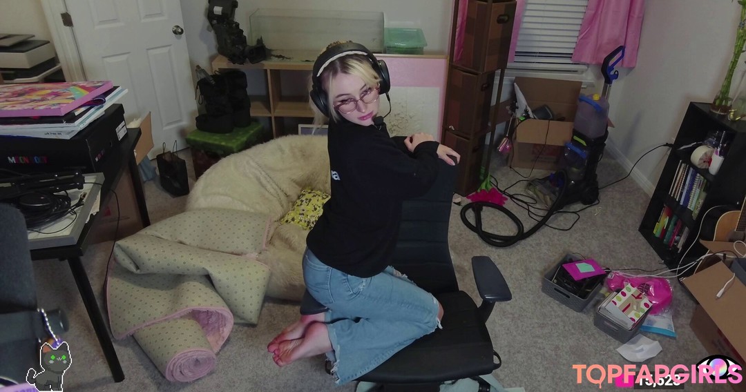 Adrianah Lee xxx actress gallery