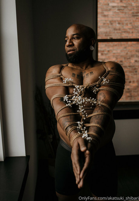 akatsuki shibari hot actress image